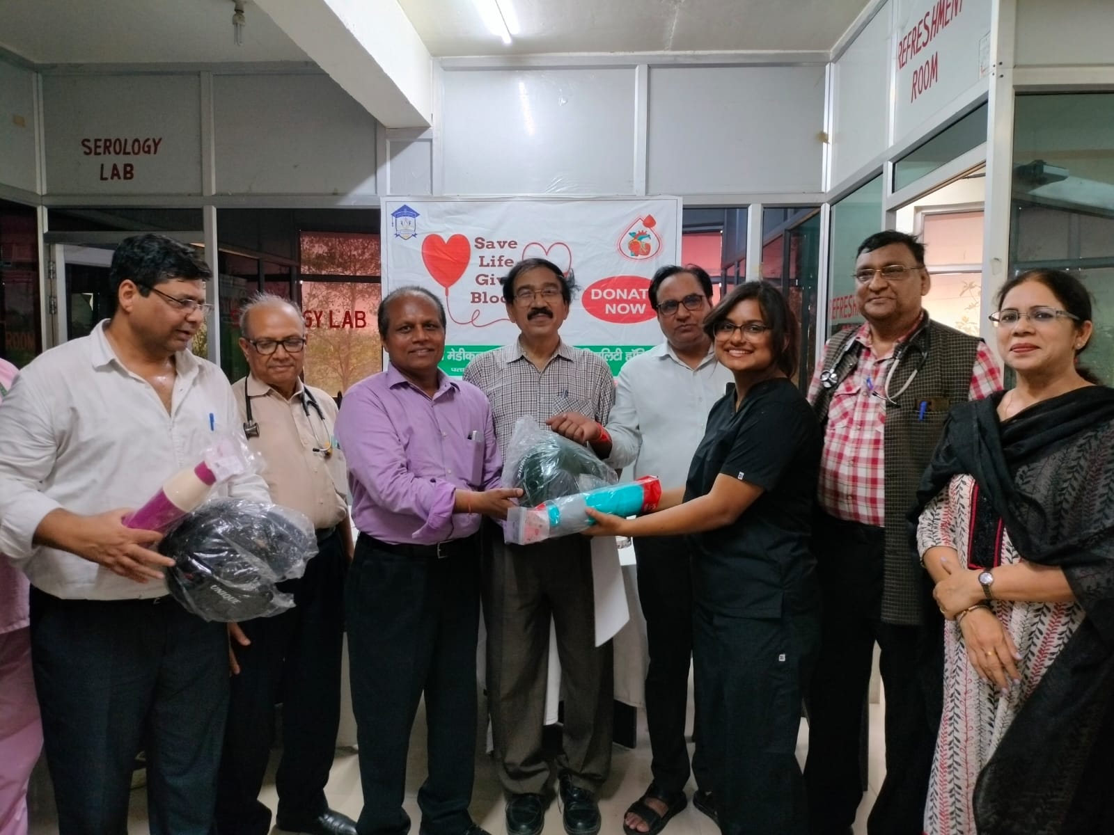 ब्लड सिस्टम एक्टिव और हेल्दी रखने के लिए करना चाहिए ब्लड डोनेट : कुलपति