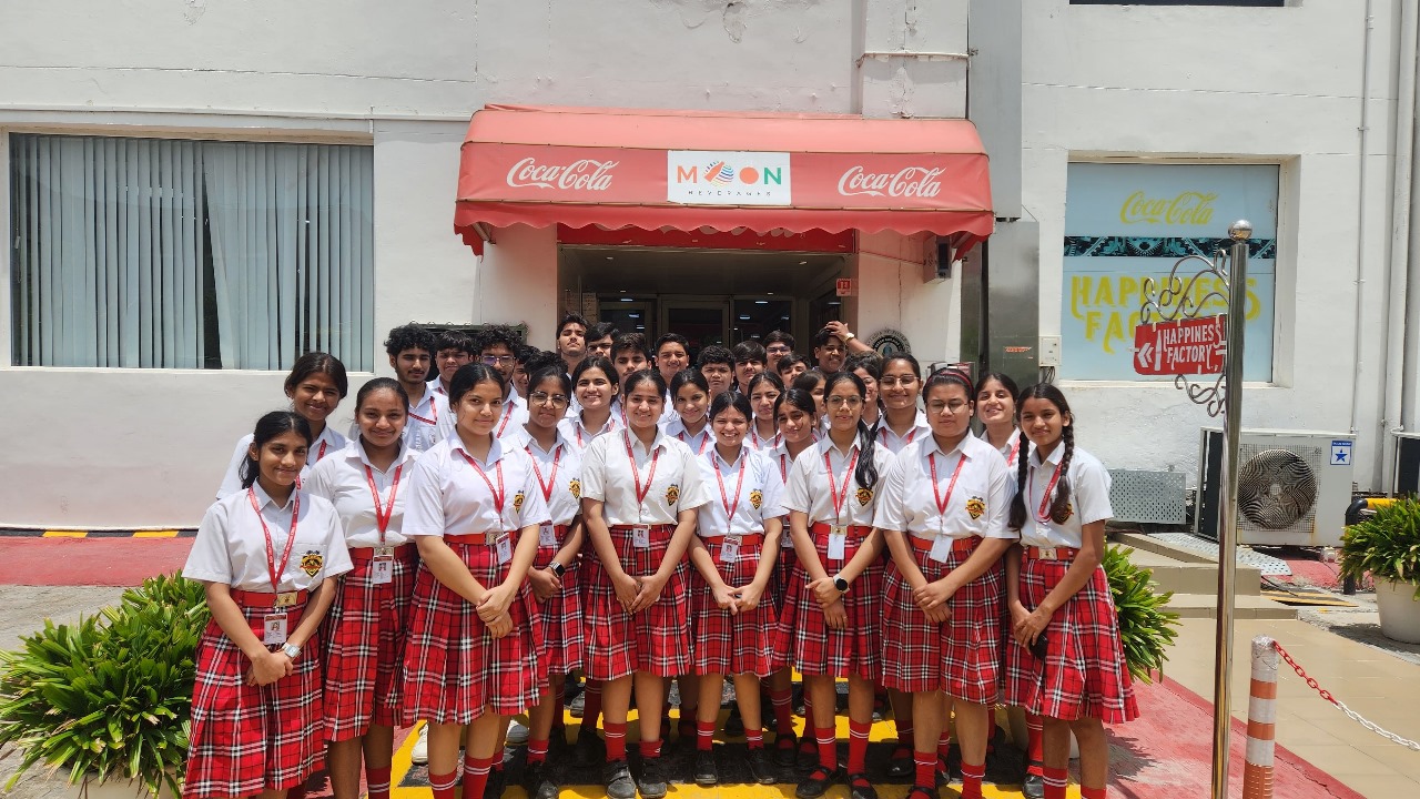 शीतल पेय पदार्थों की निर्माण प्रक्रिया से रूबरू हुए आरआईएस के विद्यार्थी