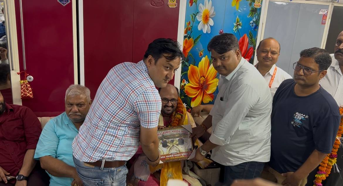 पत्रकार यूनियन ने किया कैबिनेट मंत्री को सम्मानित