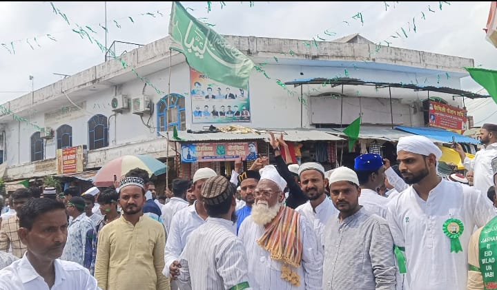 जश्ने ईद मिलादुन्नबी के मौके पर निकाला गया जुलूस