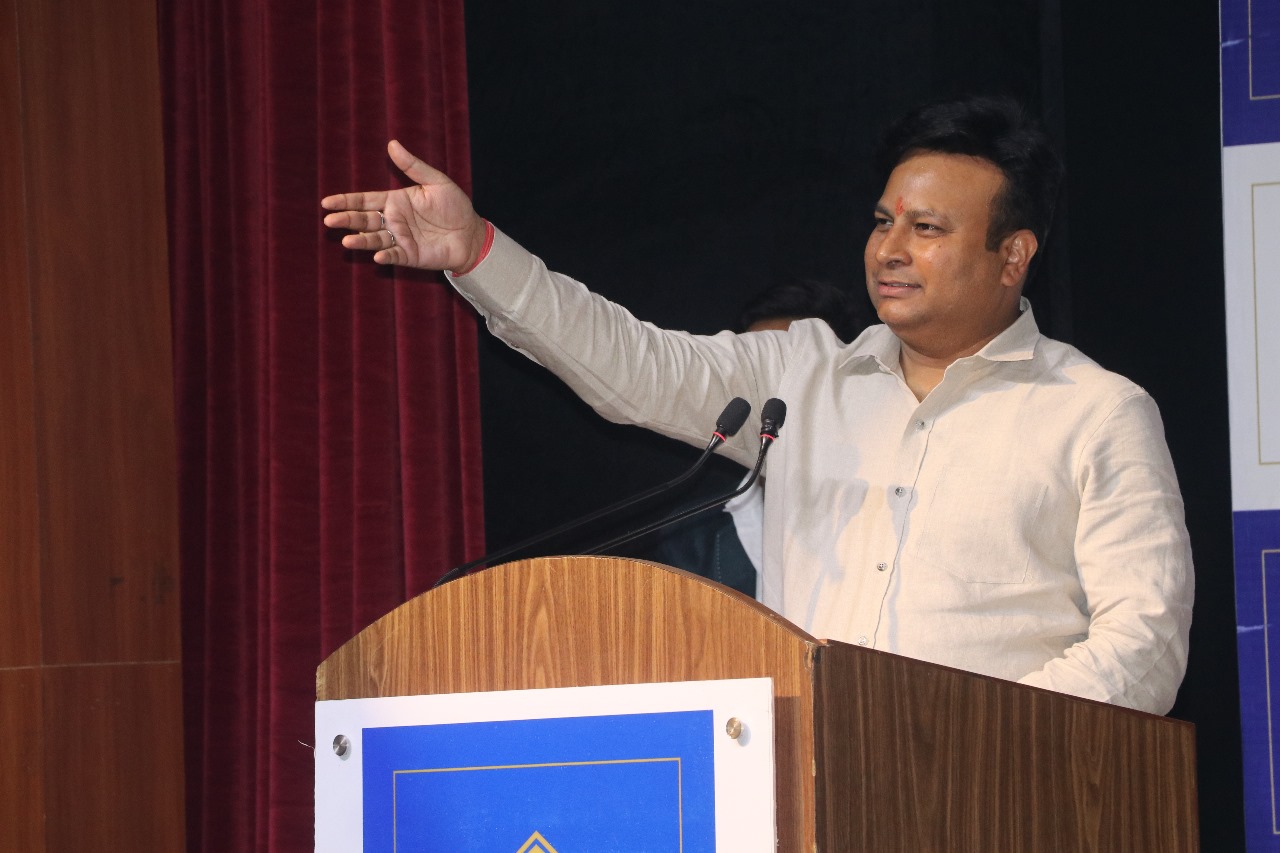 संस्कृति विश्वविद्यालय में रंगारंग कार्यक्रमों के साथ मना शिक्षक दिवस