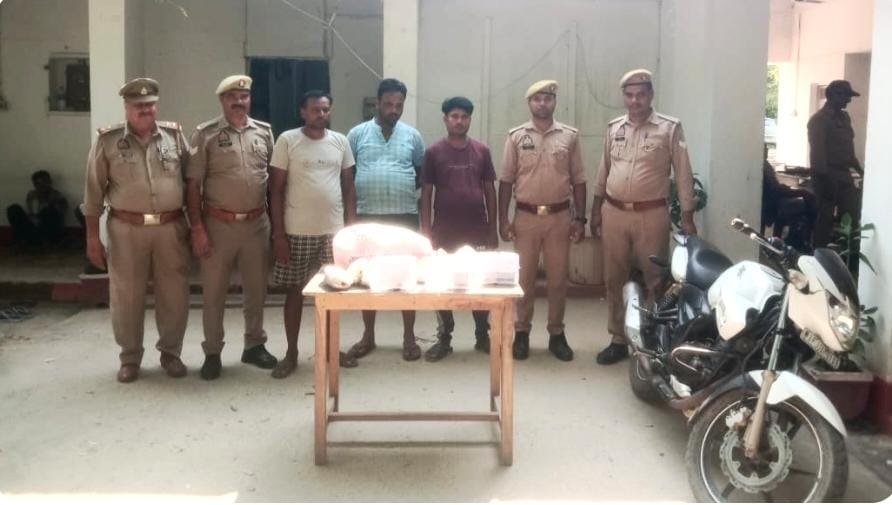 प्रतापगढ़ से गांजा लेकर आए तीन तस्कर गिरफ्तार, बेचने के दौरान भदोखर पुलिस ने धर दबोचा