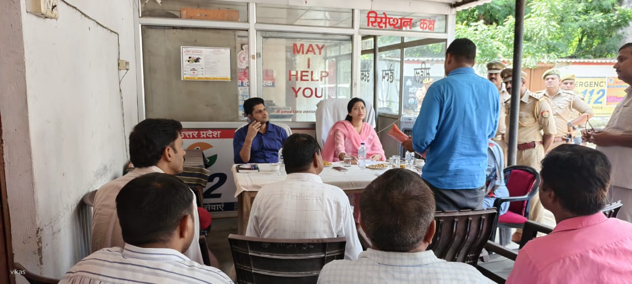 थाना दिवस पर मिल एरिया में डीएम-एसपी ने सुनी लोगों की शिकायतें, समयबद्ध निस्तारण का दिया निर्देश