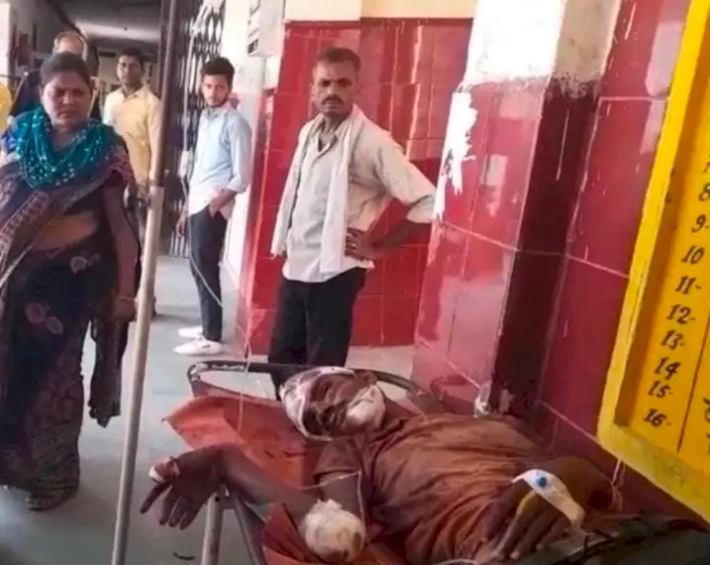 रेल पटरी के किनारे घायल अवस्था में मिला युवक, ट्रेन से गिरने की ग्रामीणों ने जताई आंशका