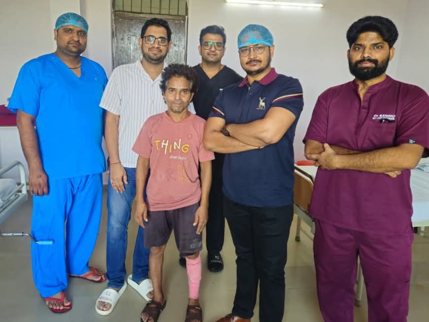 केएम अस्पताल में हुआ मरीज का सफल कूल्हा प्रत्यारोपण, तीन दिन में चलने लगा गिरधारी