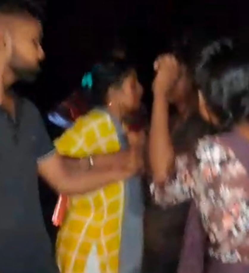 गोकशी कर रहे तीन आरोपियों को ग्रामीणों ने पकड़कर पुलिस को सौंपा