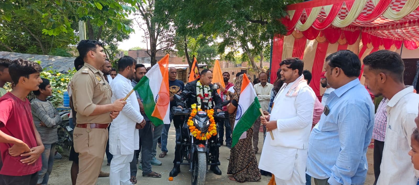 देश की विभिन्न सभ्यताओं और संस्कृतियों को समझने के लिए भारत भ्रमण पर निकला यूट्यूबर