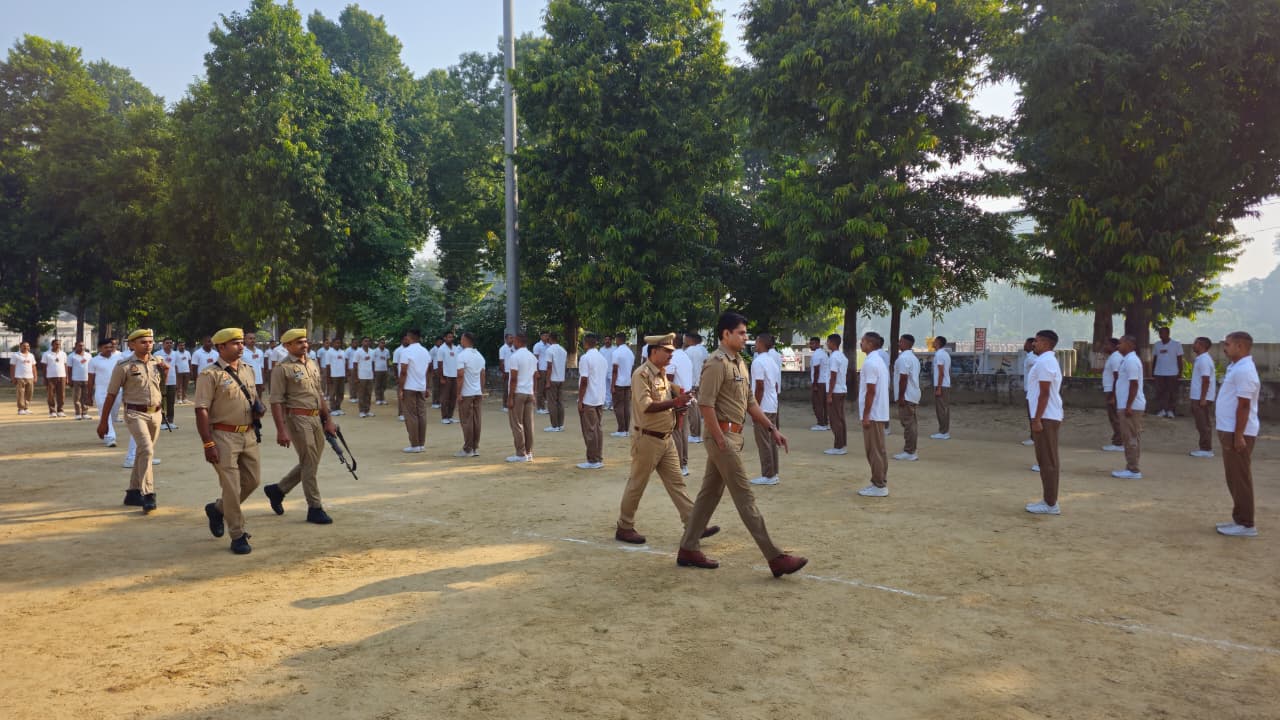 रायबरेली-पुलिस अधीक्षक ने रिजर्व पुलिस लाइन में साप्ताहिक परेड का किया निरीक्षण