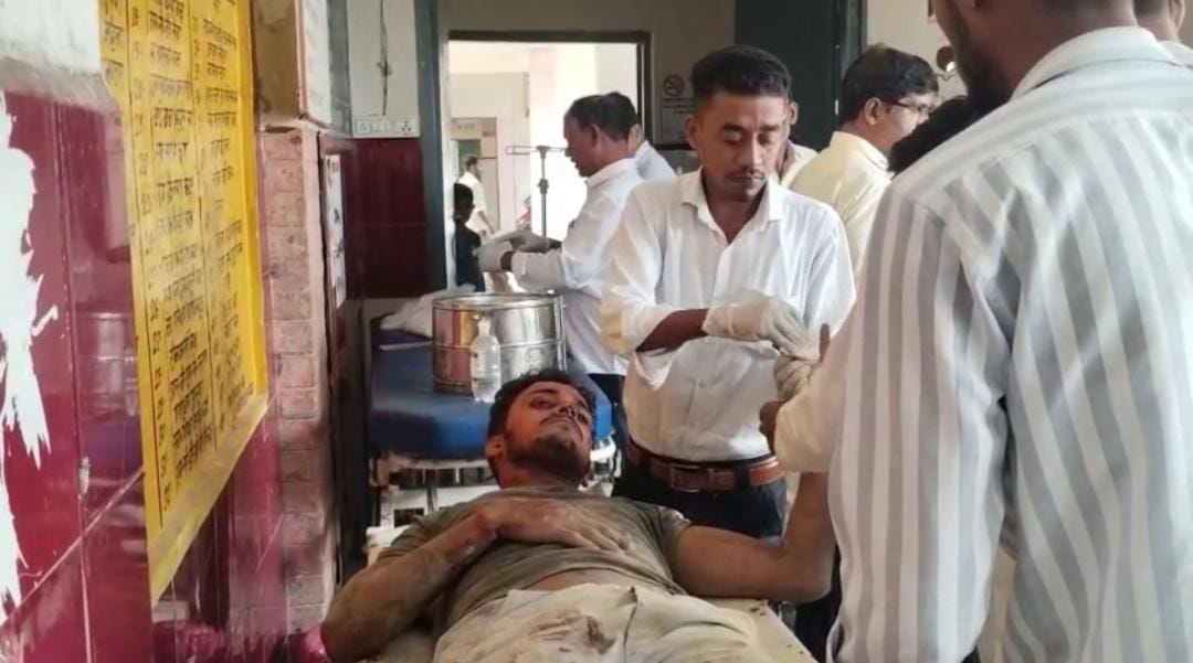 स्वास्थ्य व्यवस्था की खुली पोल, गम्भीर रूप से घायल को करना पड़ा एम्बुलेंस का घंटो इन्तजार