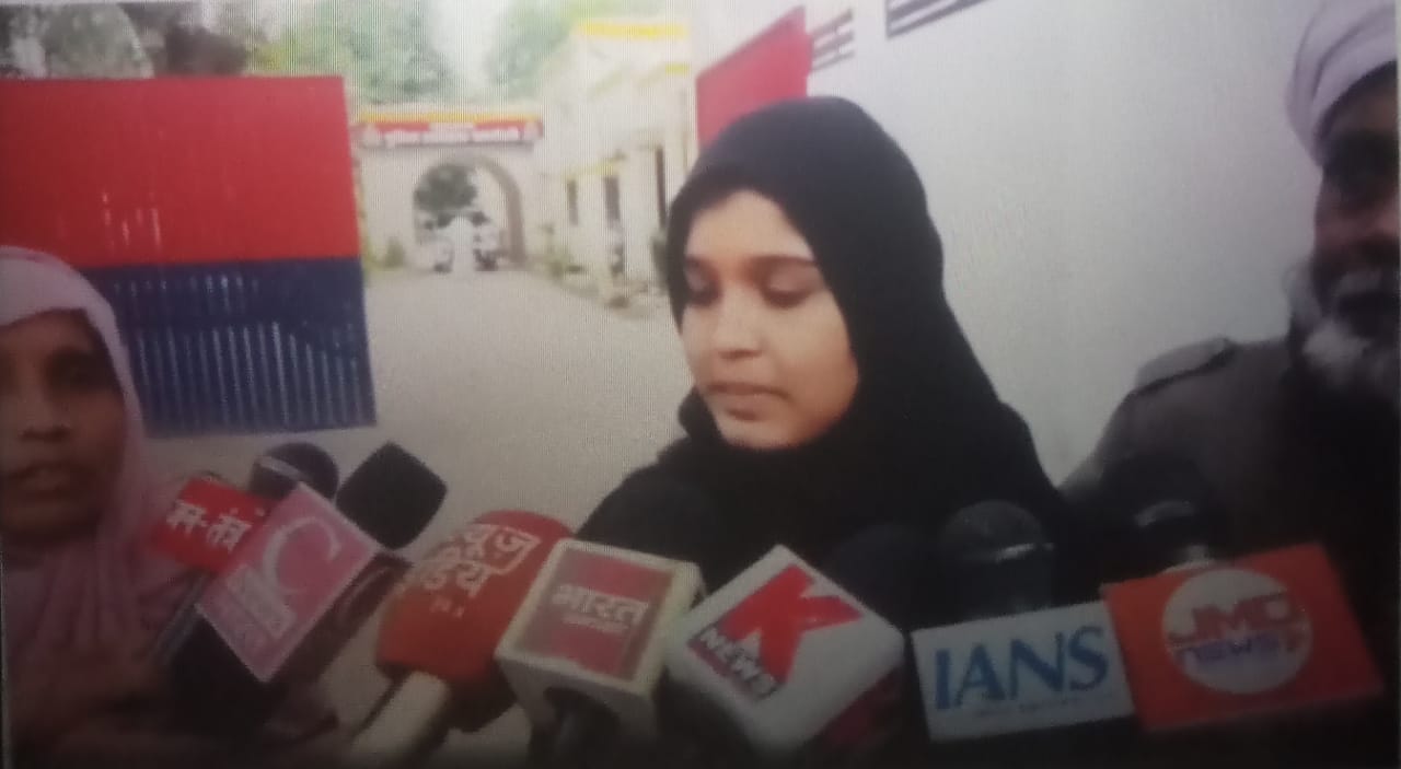 सीआरपीएफ छत्तीसगढ़ में तैनात जवान पति पर तीन तलाक़ देने का आरोप पुलिस अधीक्षक से लगाई गुहार