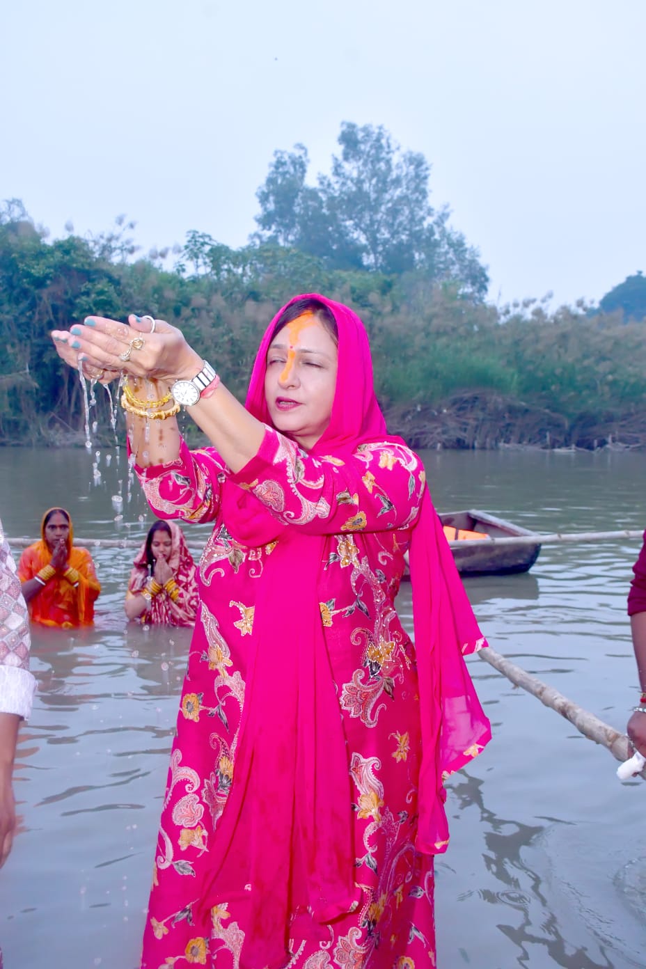 छठ महापर्व की आस्था में डूबी रायबरेली