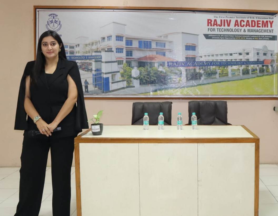 ऐश्वर्या भाटिया ने दिखाई कॉलेज जीवन से कॉर्पोरेट जगत तक की राह