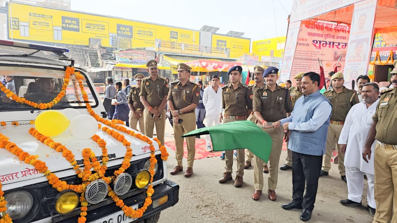 जनपद औरैया में “यातायात माह,”2025” का जिलाधिकारी ने किया शुभारंभ