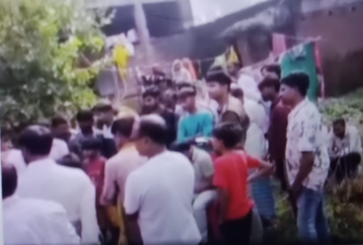 संदिग्ध परिस्थितियों में फांसी के फन्दे से झूलता मिला युवक का शव पुलिस कर रही जांच