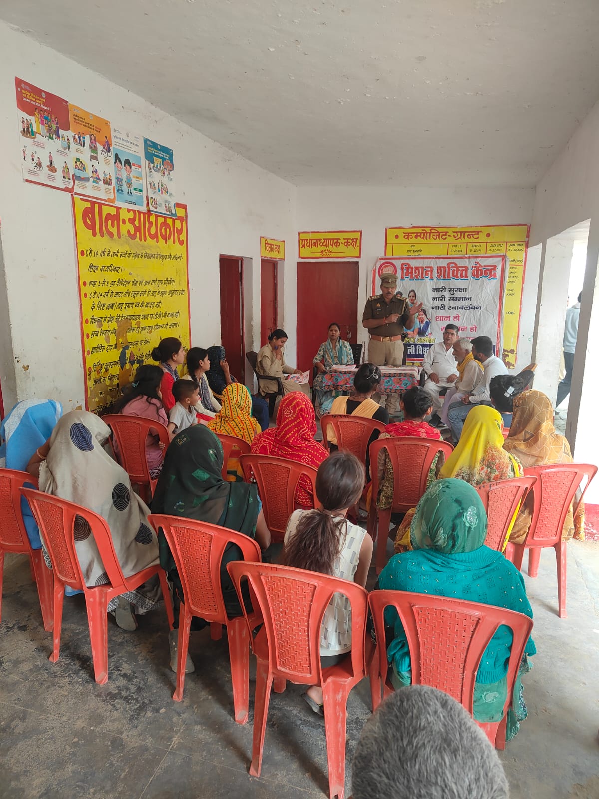 मिशन शक्ति 0.5 के तहत पुलिस ने छात्राओं को किया जागरूक