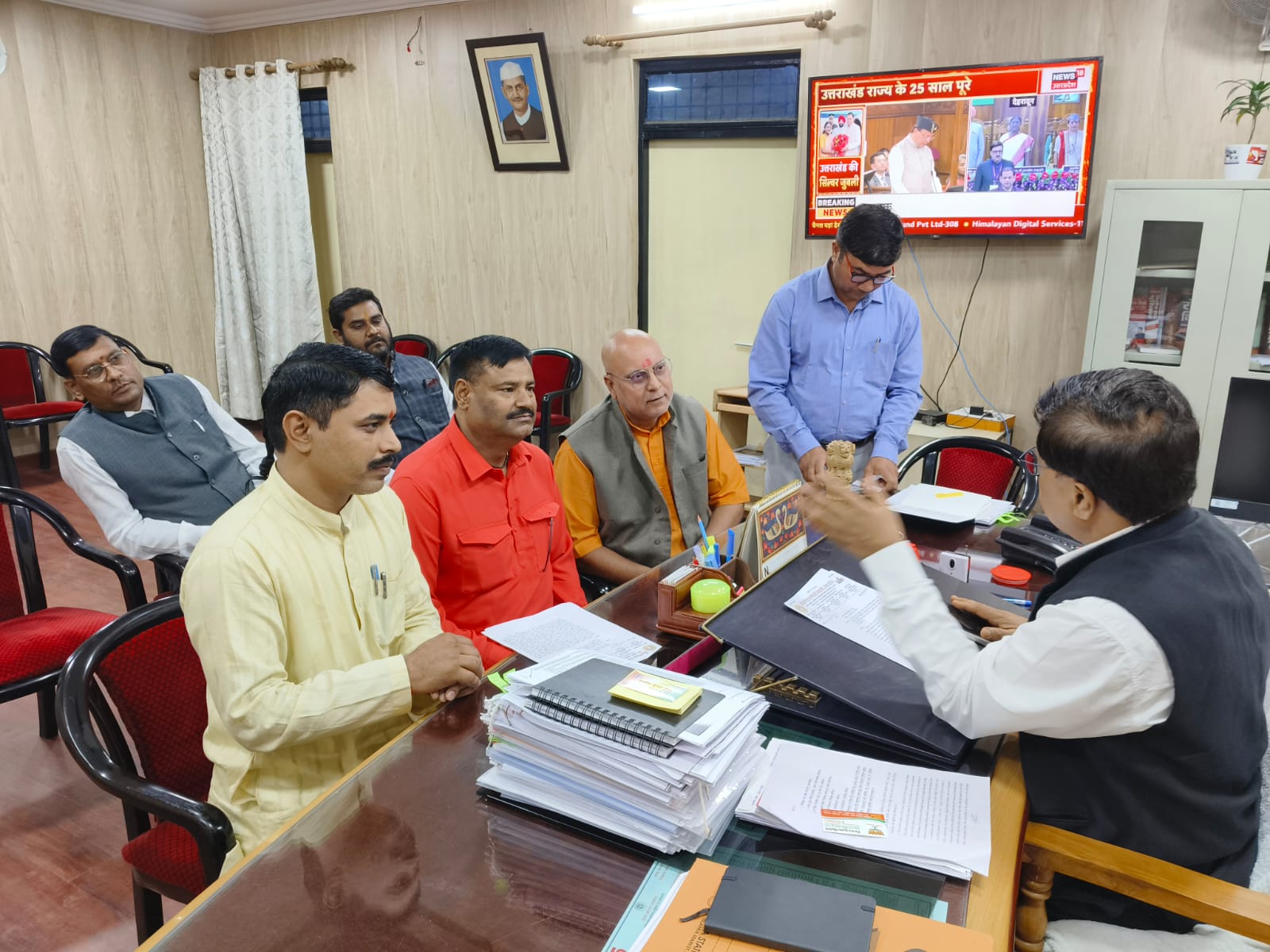 शिक्षा निदेशालय लखनऊ में शिक्षणेत्तर कर्मचारी महासंघ की 8 सूत्रीय मांगों पर हुई महत्वपूर्ण वार्ता