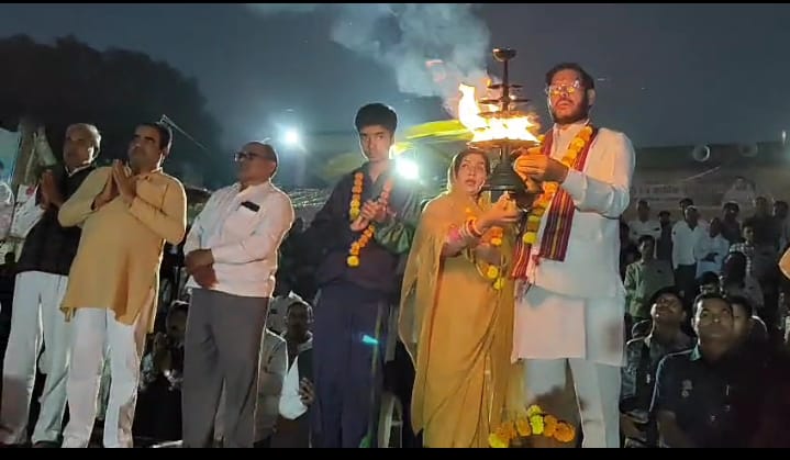 गंगा आरती के साथ शुरू हुआ कार्तिक पूर्णिमा मेला व गंगा स्नान