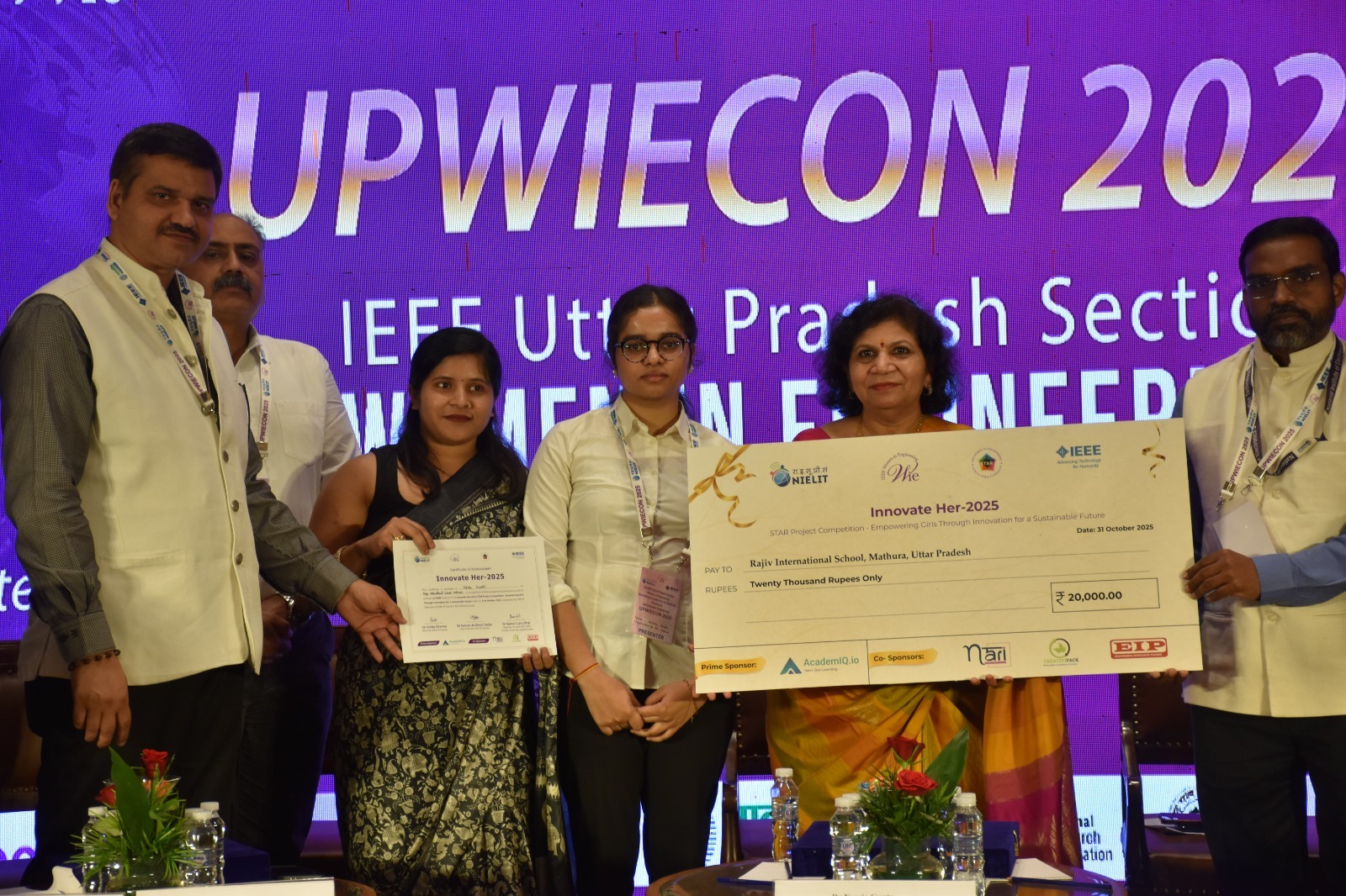 आरआईएस की छात्रा आद्रिका ने फहराया अपनी मेधा का