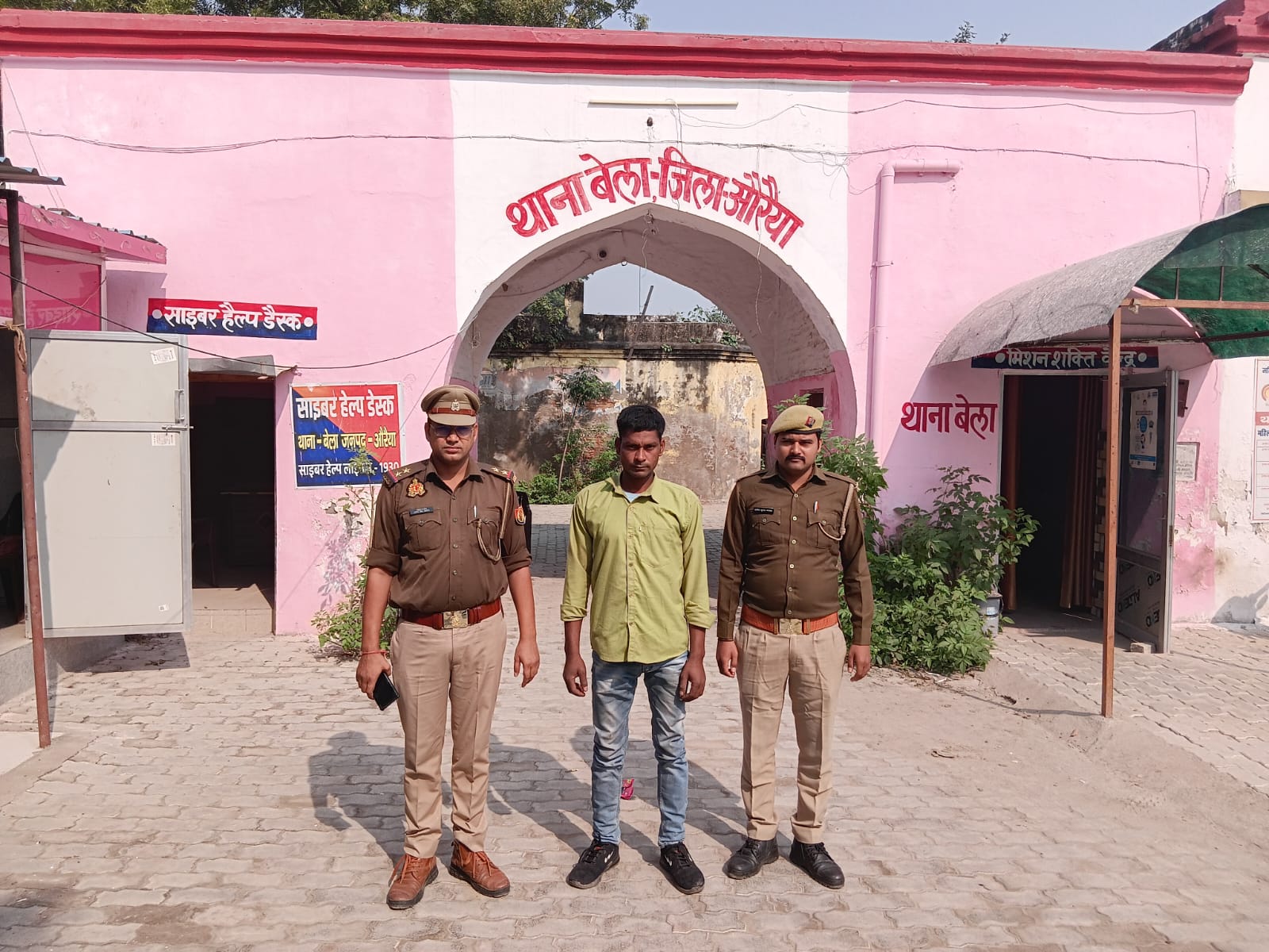 21 क्वार्टर अवैध देशी शराब के साथ एक अभियुक्त गिरफ्तार