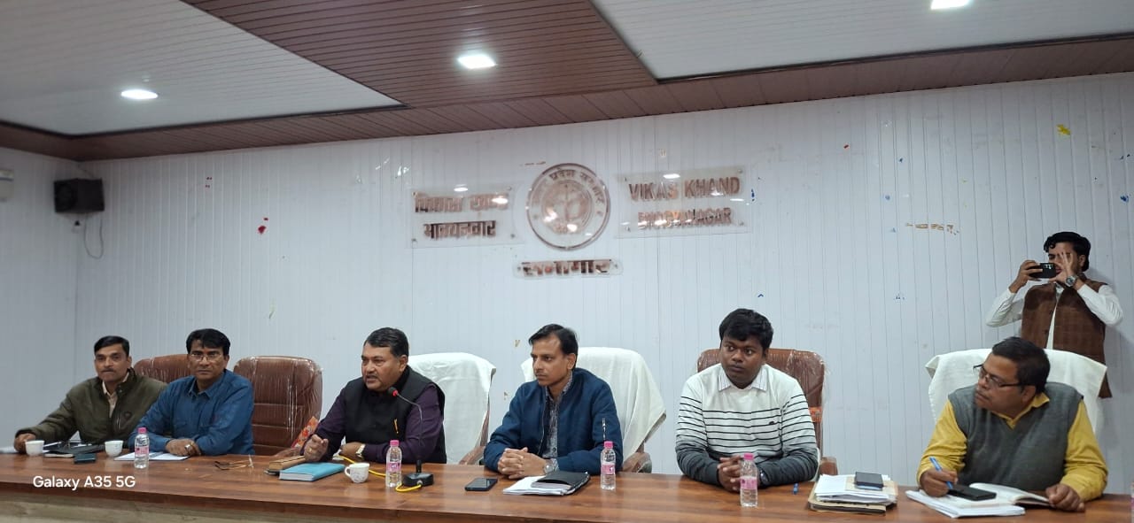 मुख्य विकास अधिकारी ने विकासखंड भाग्यनगर में पंचायत सचिव एवं प्रधानों के साथ की बैठक