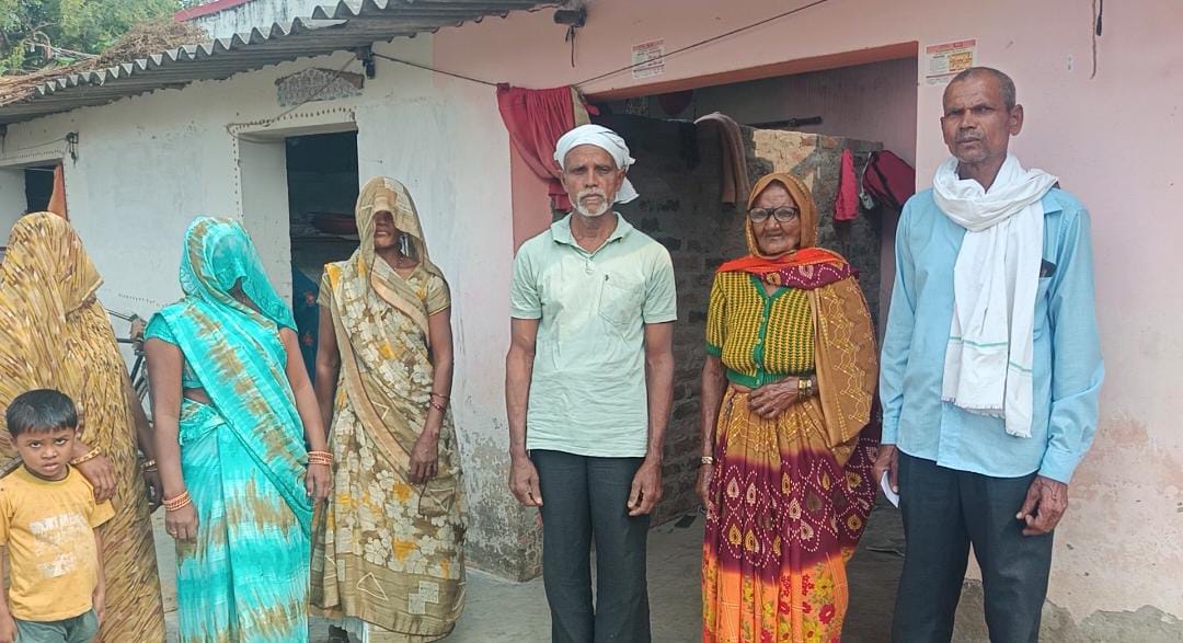 भाईयों समेत मां को मारपीट कर किया घायल