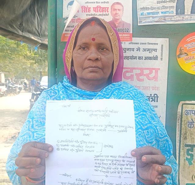 तालाब की भूमि पर मुंडीपुर गांव में प्रधान सह पर जबरन शौचालय निर्माण करने का आरोप