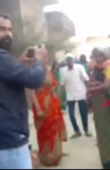 घर में घुसकर गाली गलौज, मारपीट ,धमकी देने व खलिहान कब्जा का लगाया आरोप एसडीएम से की शिकायत