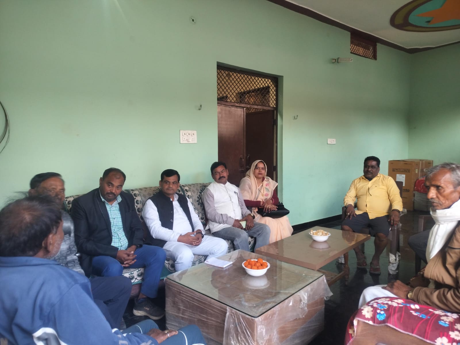 एसआईआर विशेष अभियान के तहत सपा जिला अध्यक्ष सर्वेश बाबू गौतम ने किया बूथों का दौरा