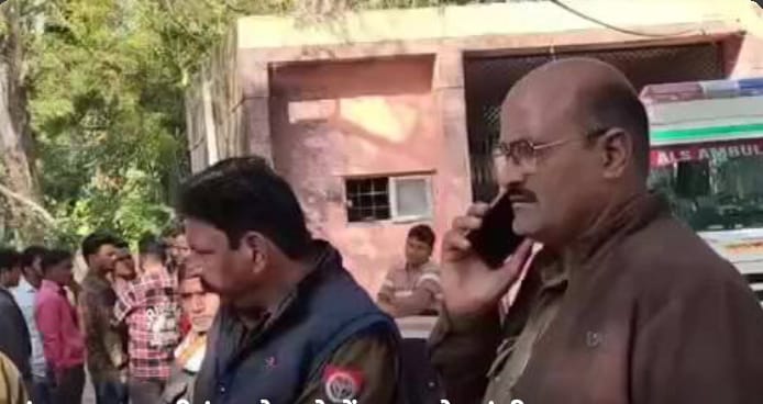 संदिग्ध परिस्थितियों में फांसी लगाकर युवक ने की आत्महत्या मौके पर पहुंची पुलिस ने शव को कब्जे में लेकर पोस्टमार्टम को भेजा