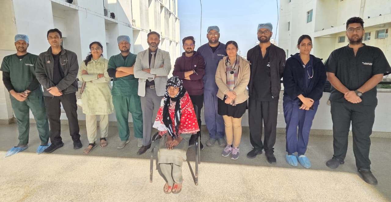 अलीगढ़ की किशोरी के लिए के.डी. हॉस्पिटल के चिकित्सक बने भगवान