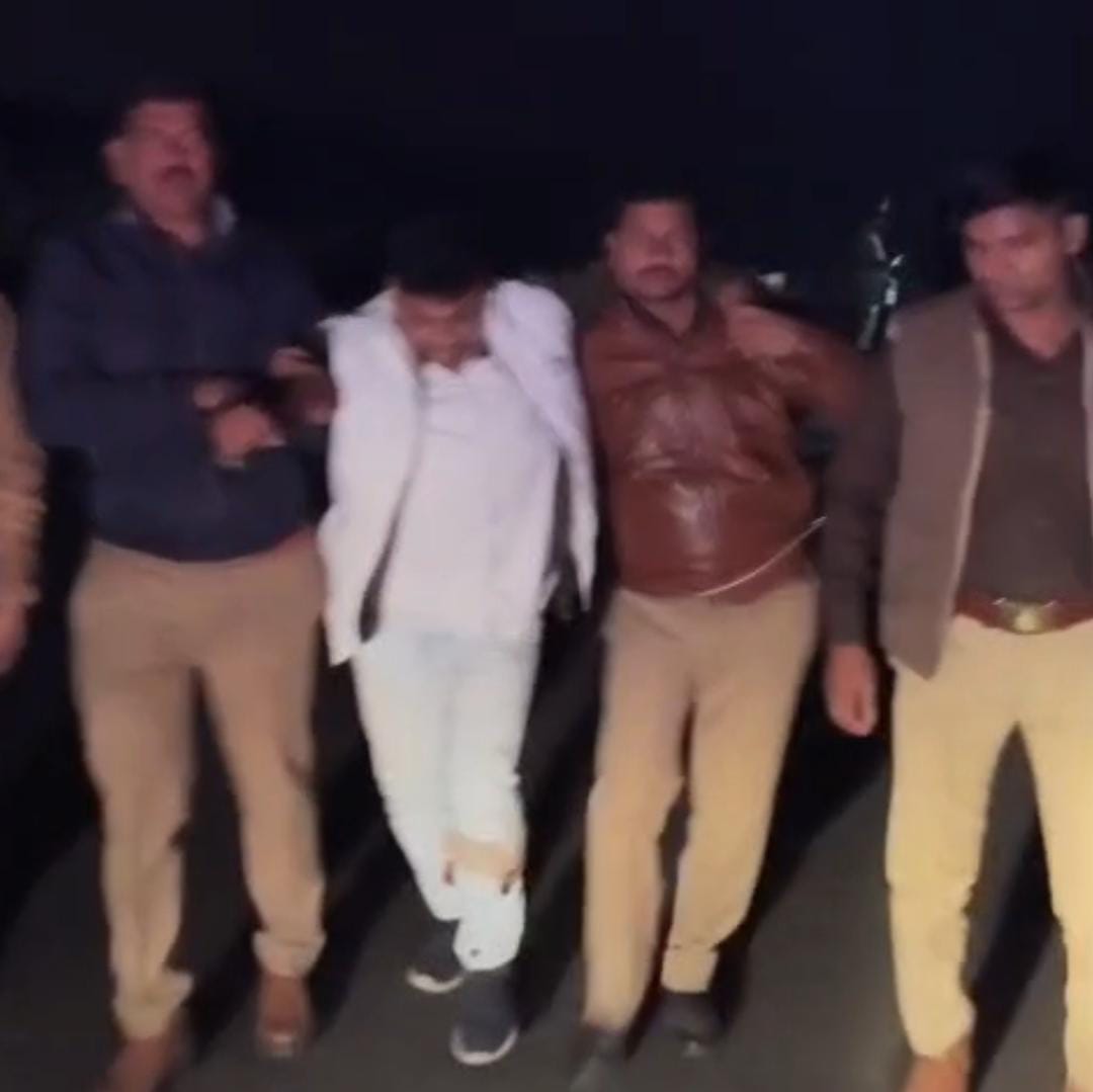 पुलिस और बदमाशो बीच हुई मुठभेड़ में एक को लगी गोली घायल सहित तीन गिरफ्तार