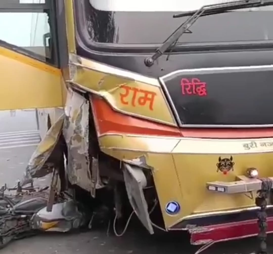 लखनऊ प्रयागराज राजमार्ग पर प्लाई फैक्ट्री के पास बस की टक्कर से बाइक सवार युवक की मौत