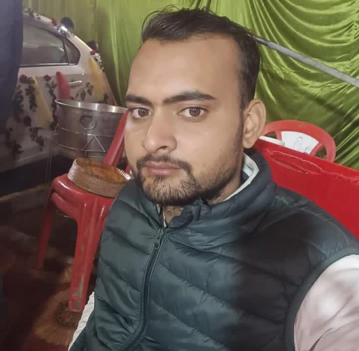 संदिग्ध परिस्थितियों में फांसी के फन्दे से युवक का लटकता मिला शव पुलिस ने शव को कब्जे में लिया