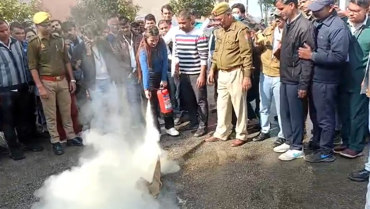 केएम अस्पताल में अग्निशमन विभाग की टीम ने किया मॉकड्रिल