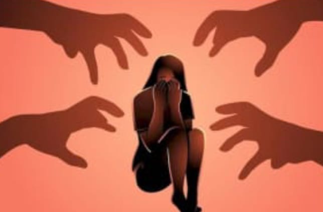 युवती को छेड़ने का आरोप