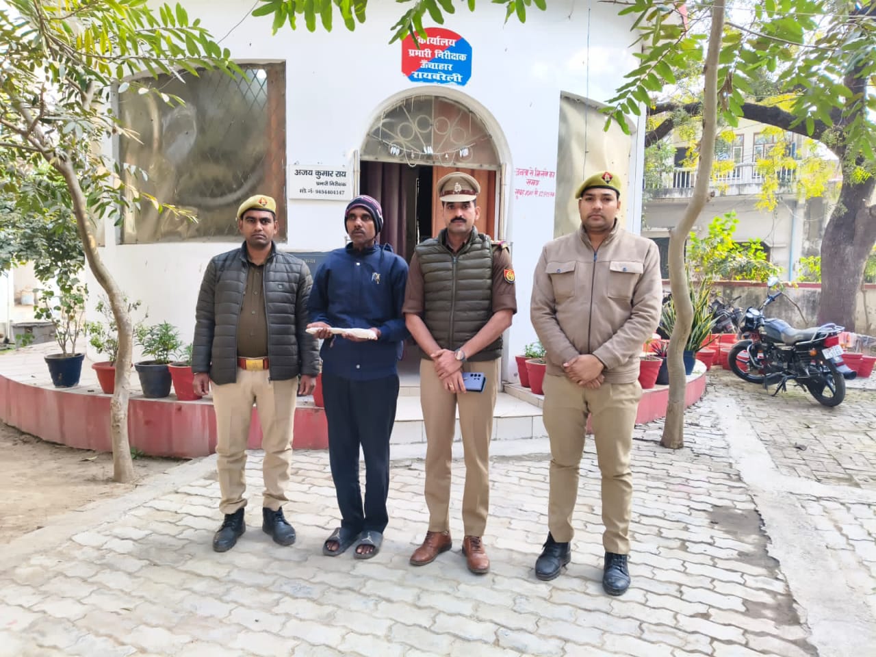 छेड़छाड़ का विरोध करने पर भतीजी पर चाकू से हमला करने वालें आरोपी ताऊ को पुलिस ने किया गिरफ्तार