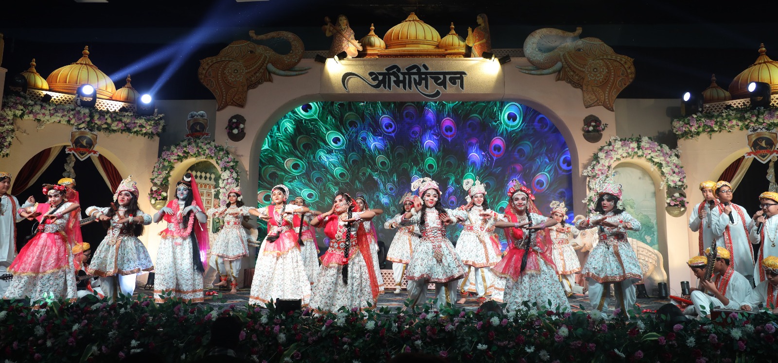 राजीव इंटरनेशनल स्कूल के वार्षिकोत्सव अभिसिंचन में बही सतरंगी छटा