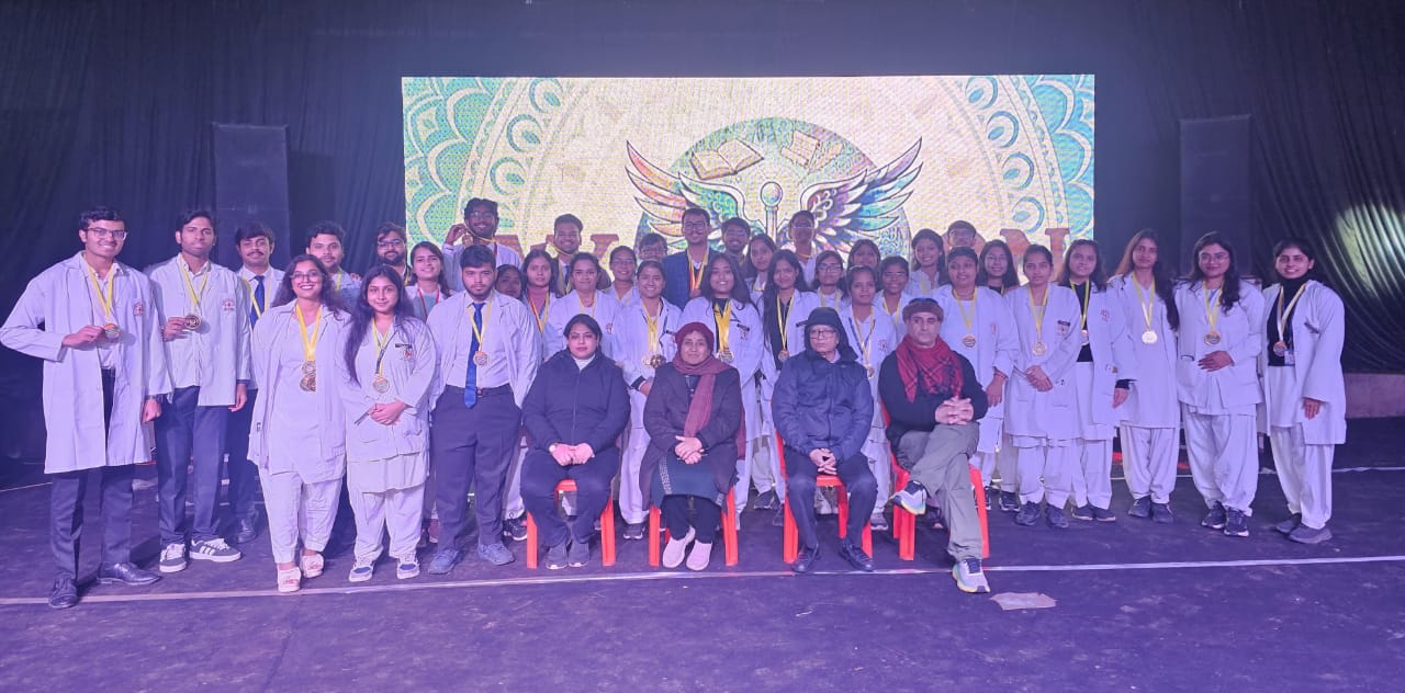 मेडल और प्रशस्ति पत्र प्रदान कर बढ़ाया मेधावी छात्र-छात्राओं का हौसला