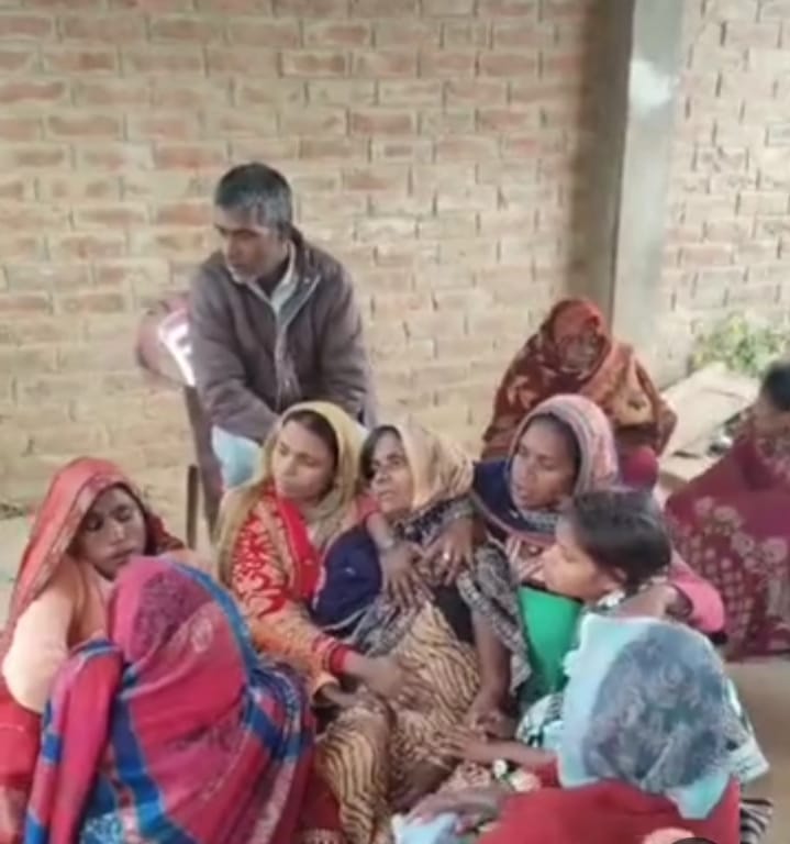 अधेड़ व्यक्ति का शव मिलने से हड़कंप