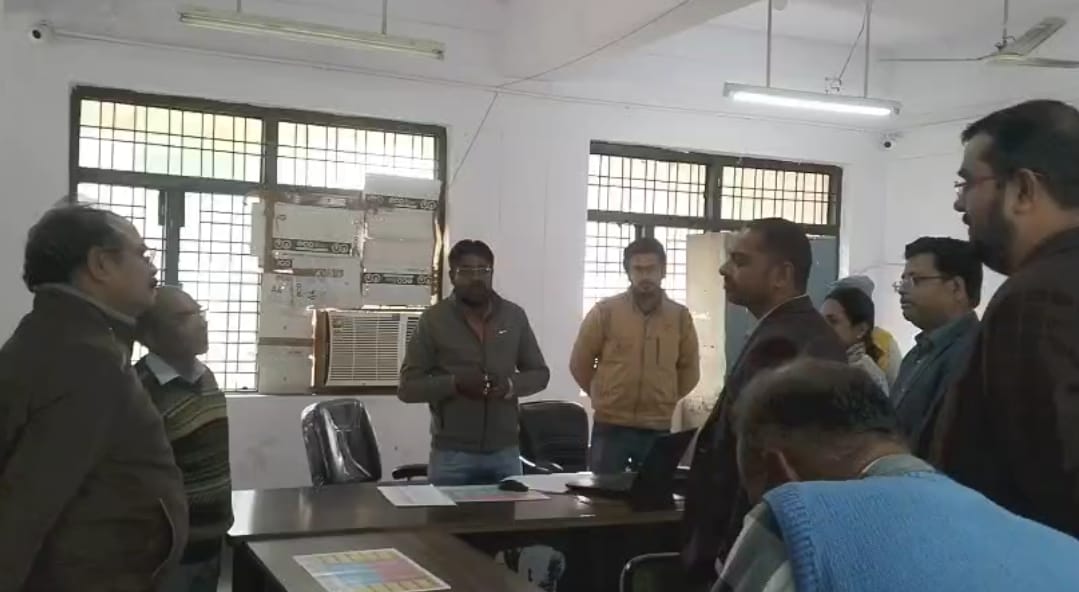 अपर जिलाअधिकारी (न्यायिक) ने ऊंचाहार तहसील का किया औचक निरीक्षण तहसील परिसर में हड़कंप