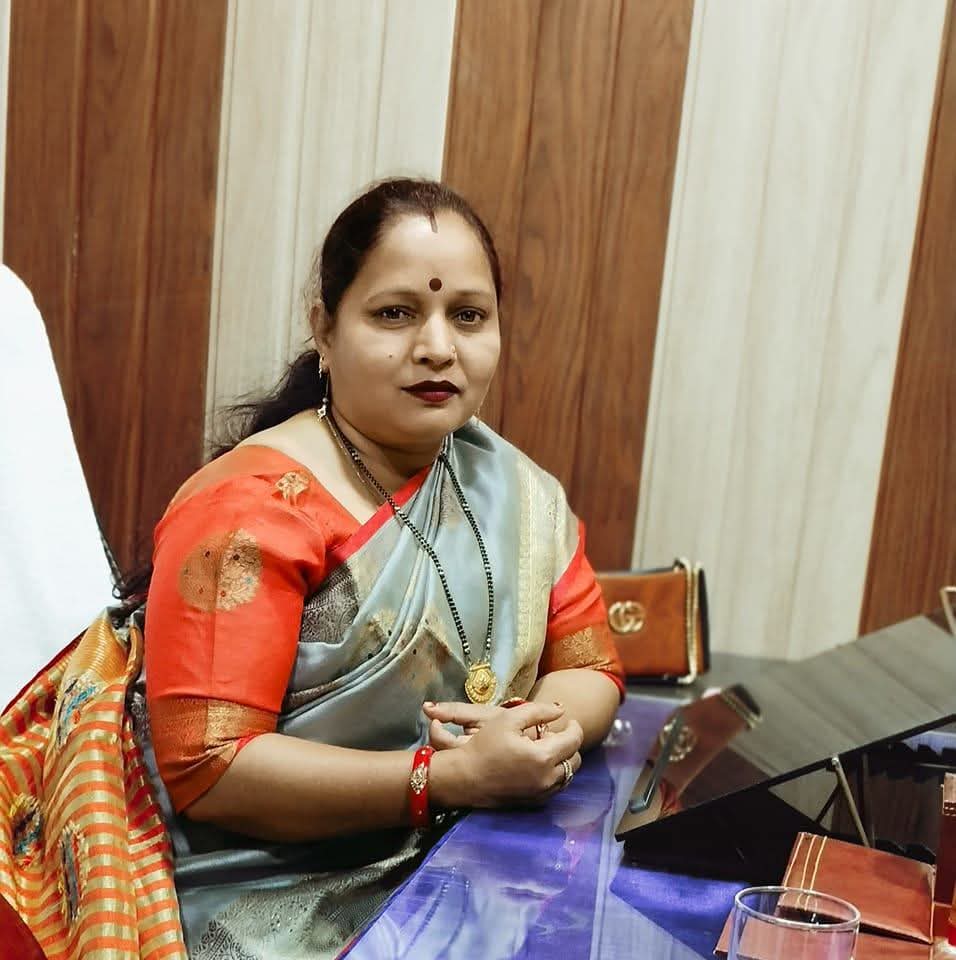 विश्व महिला दिवस पर जिला पंचायत अध्यक्ष रंजना चौधरी ने कोतवाली पहुंचकर महिला उत्पीडन के मामले में गिनाई पुलिस की मनमानी